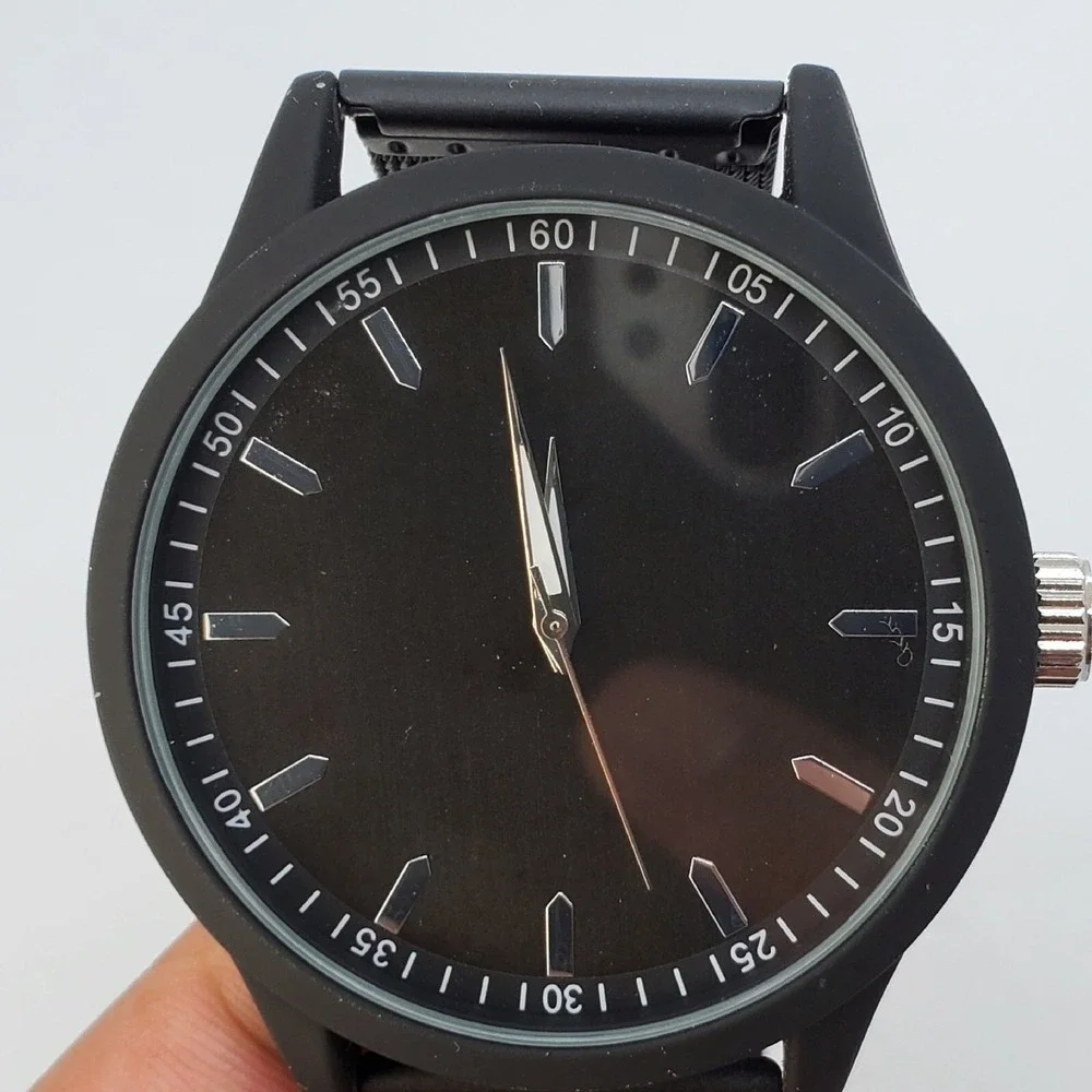 Men's Watch Black‎ Dial 44MM Large Black Case Black Mesh Bands New Battery
